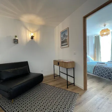 O Pyrenees Quartier Historique Apartman *