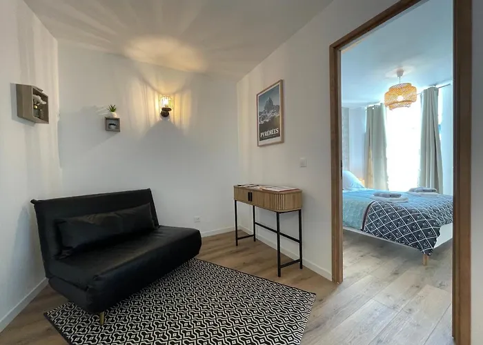 O Pyrenees Quartier Historique Apartman *